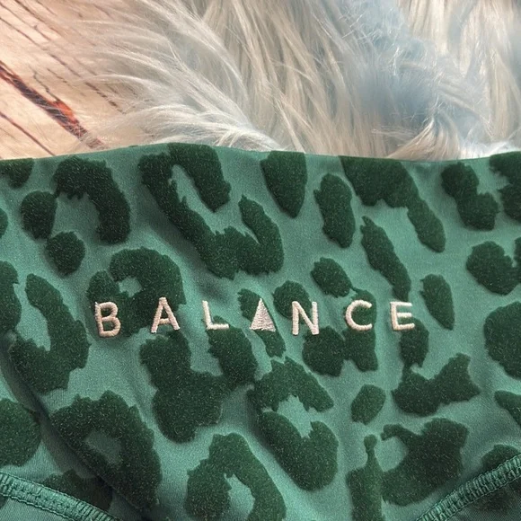 Balance Athletica Lux Panther Velvet Green Leggings sz S - Picture 8 of 8